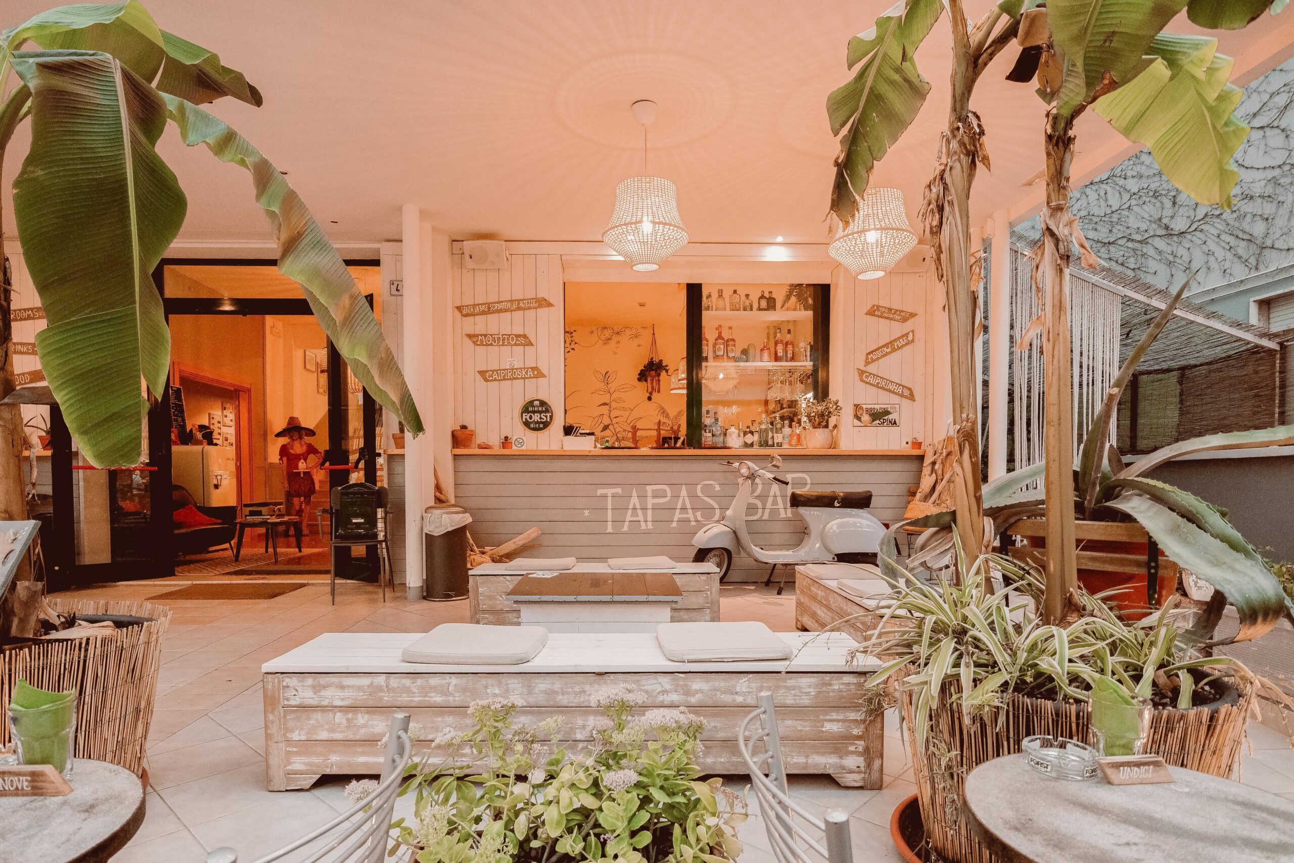 Thi công nội thất biệt thự rustic tự nhiên.