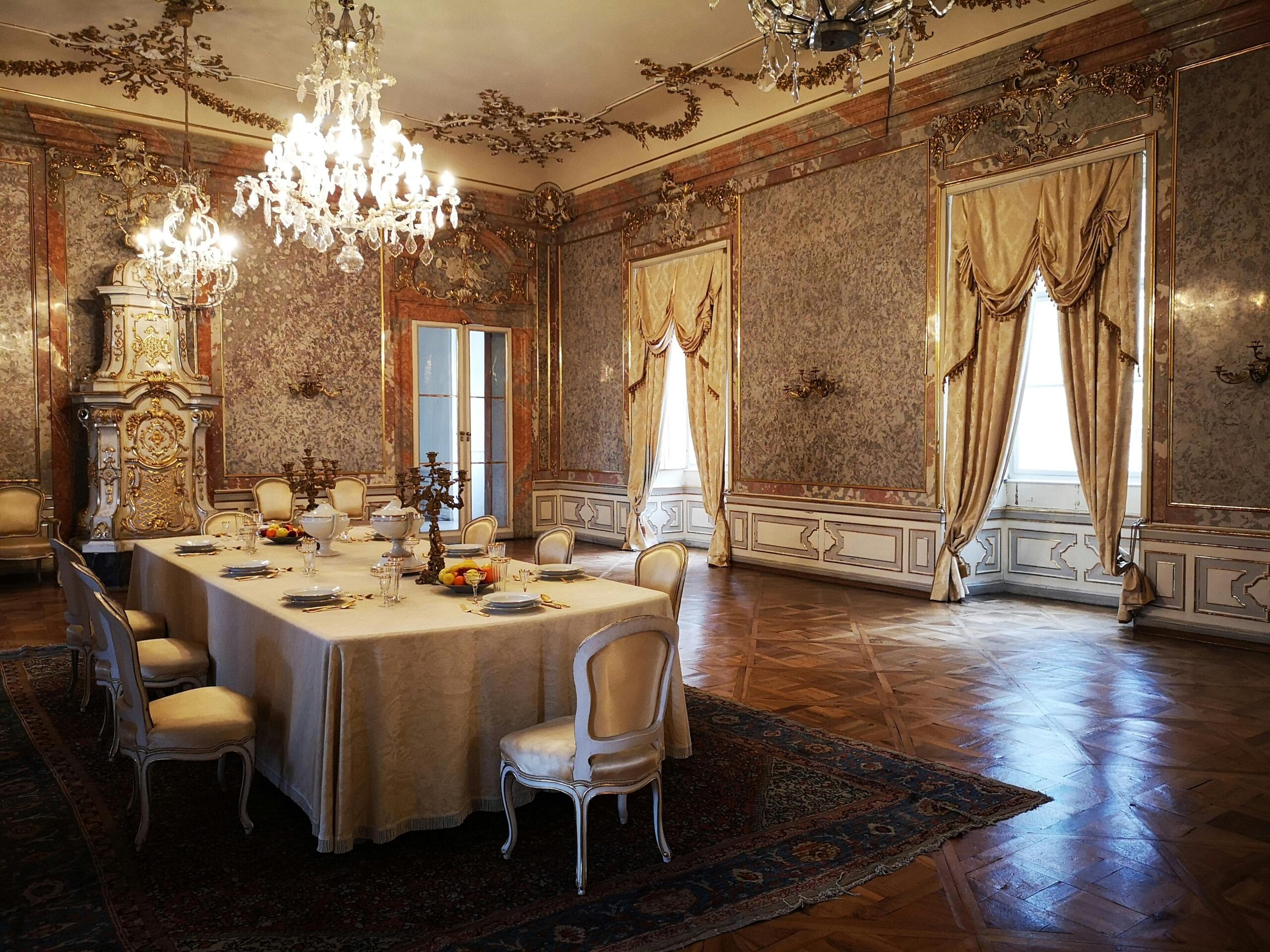 Thi công nội thất biệt thự cổ điển cao cấp.