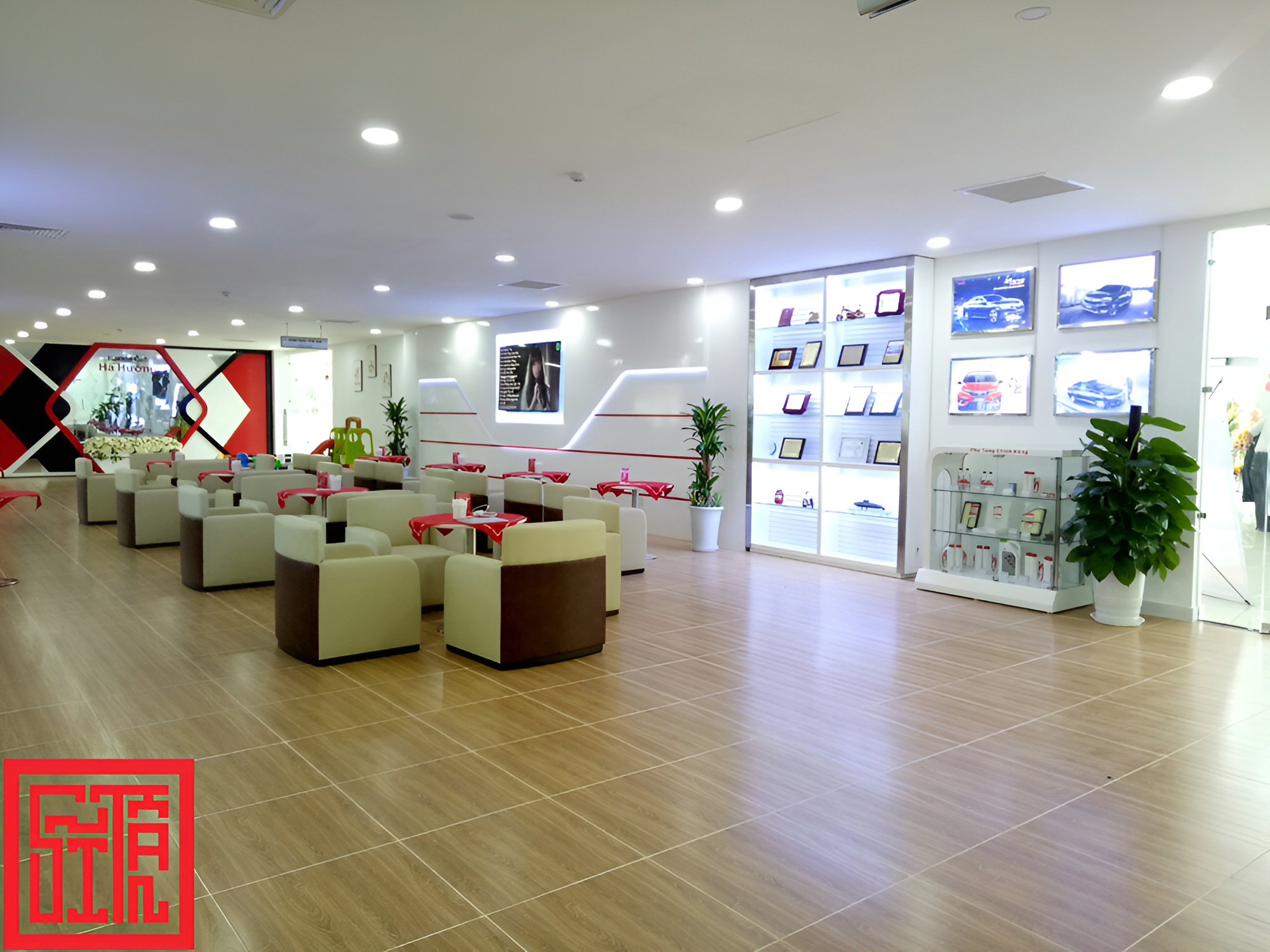 thi công showroom Honda – không gian nội thất rộng và hiện đại