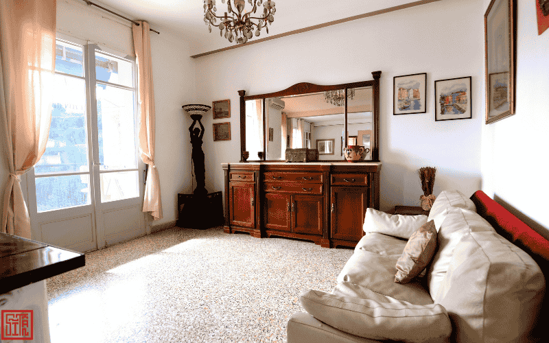 Bố trí phản chiếu ánh sáng hợp lý giúp không gian rộng và thoáng hơn.