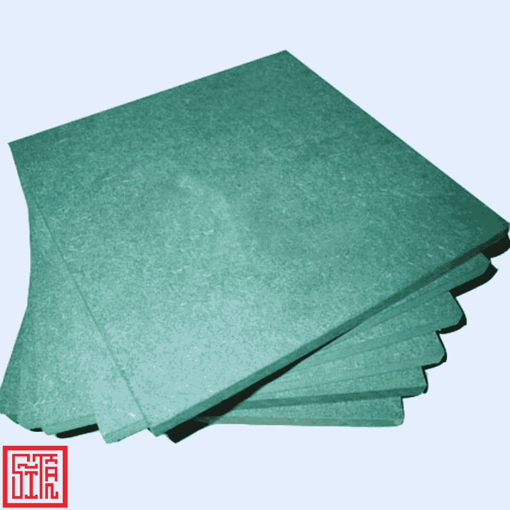 Tấm MDF chống ẩm có lõi xanh nhạt và bề mặt chắc chắn