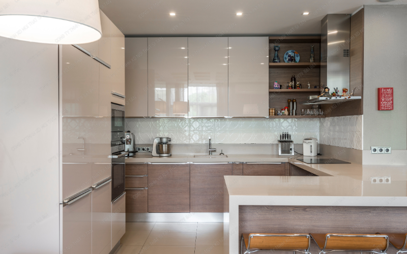 Bếp bị ảnh hưởng bởi luồng gió cửa chính