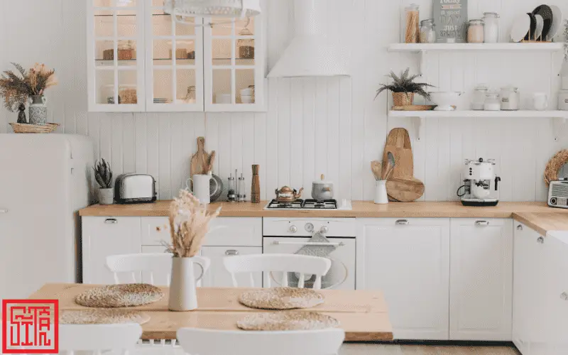 Bàn ăn bố trí hợp phong thủy giúp không gian gia đình ấm cúng và hài hòa năng lượng.