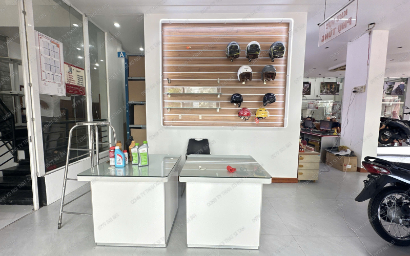 khu trưng bày phụ tùng mũ bảo hiểm Honda