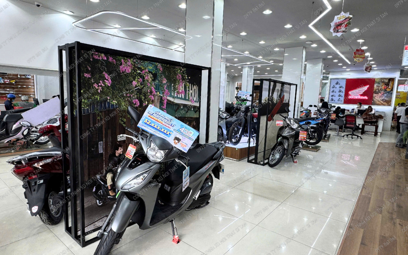 Khung poster hai mặt theo tiêu chuẩn Honda tại HEAD Hồng Đức 1