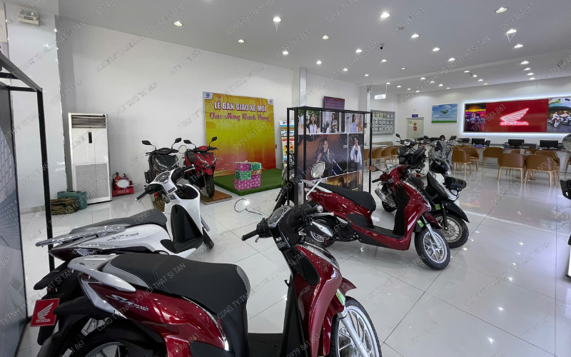 Khu lễ bàn giao xe mới tại HEAD Hồng Đức 12 – Vi Thanh.